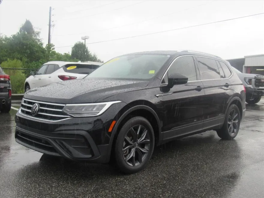 2022 Volkswagen Tiguan SE photo 1