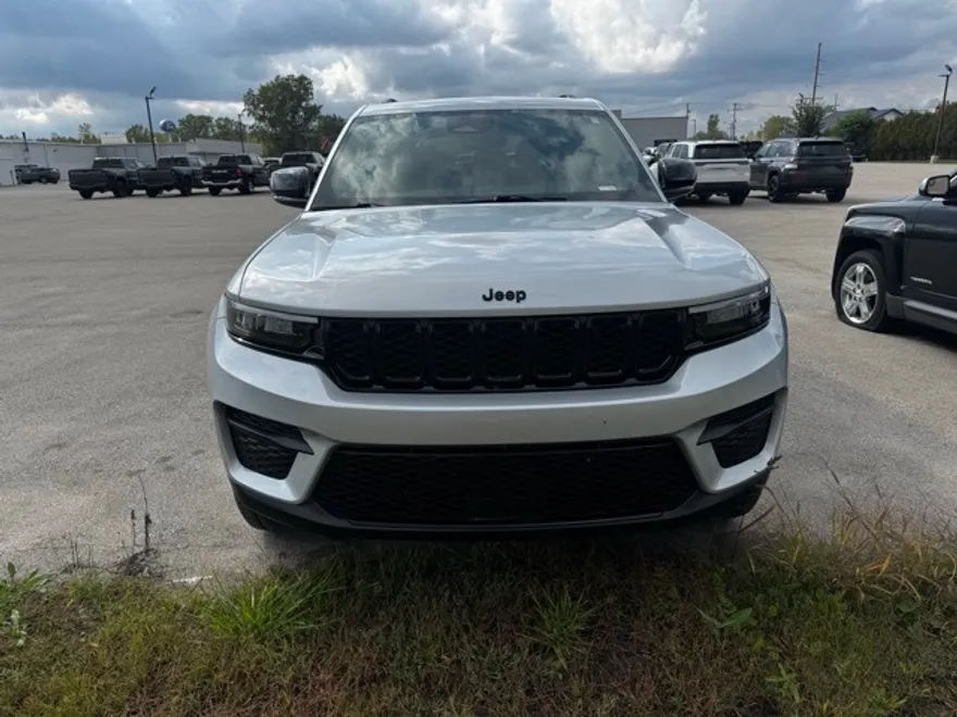 2022 Jeep Grand Cherokee Altitude photo 1