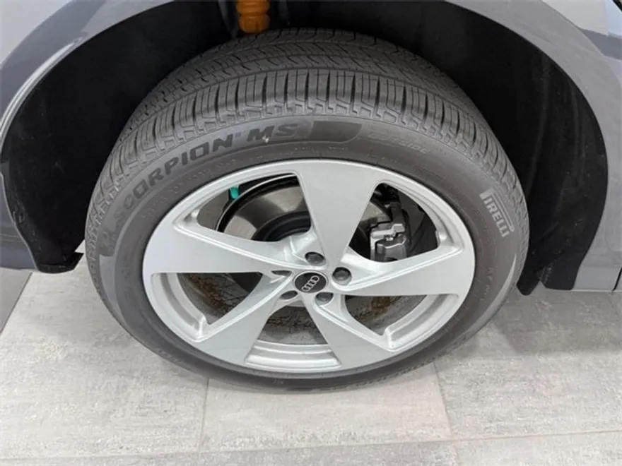 2025 Audi Q5 2.0T Premium Plus photo 3