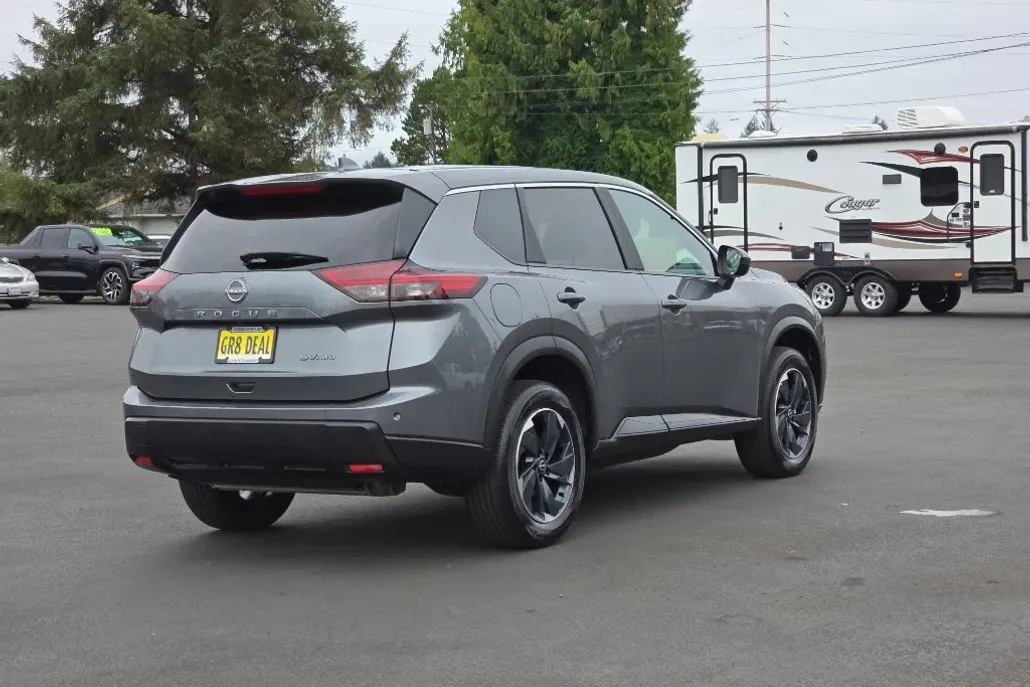 2024 Nissan Rogue SV photo 1