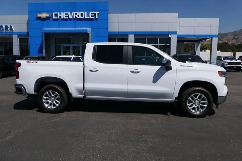 2025 Chevrolet Silverado 1500 LT photo 1