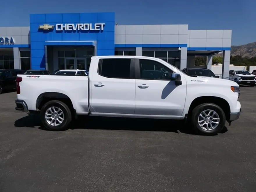 2025 Chevrolet Silverado 1500 LT photo 1