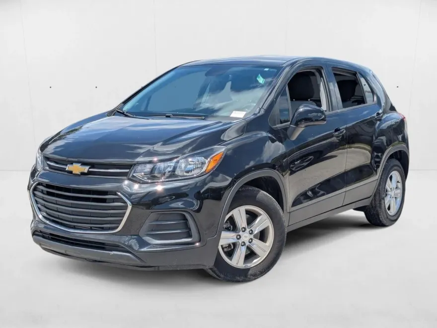 2022 Chevrolet Trax LS photo 1