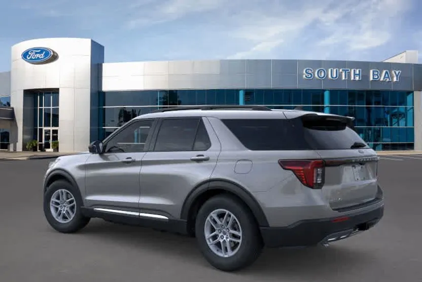 2025 Ford Explorer photo 1