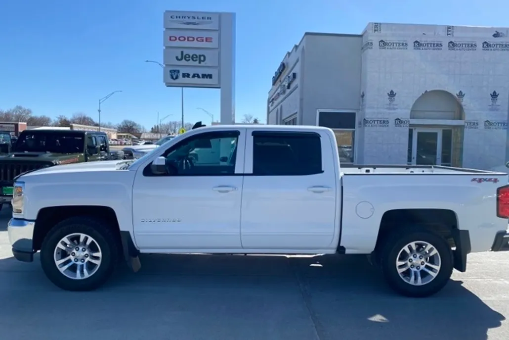 2016 Chevrolet Silverado 1500 LT photo 1