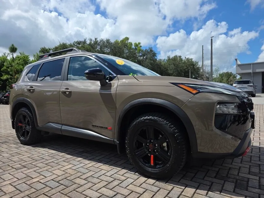 2025 Nissan Rogue SV photo 1