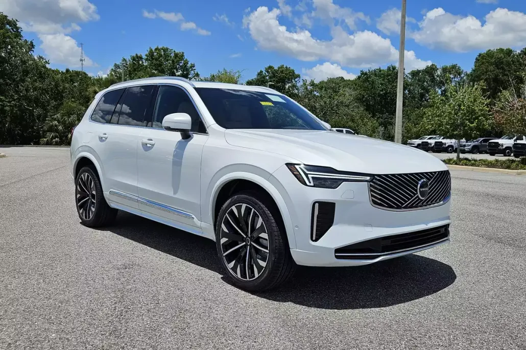 2026 Volvo XC90 Plus photo 1