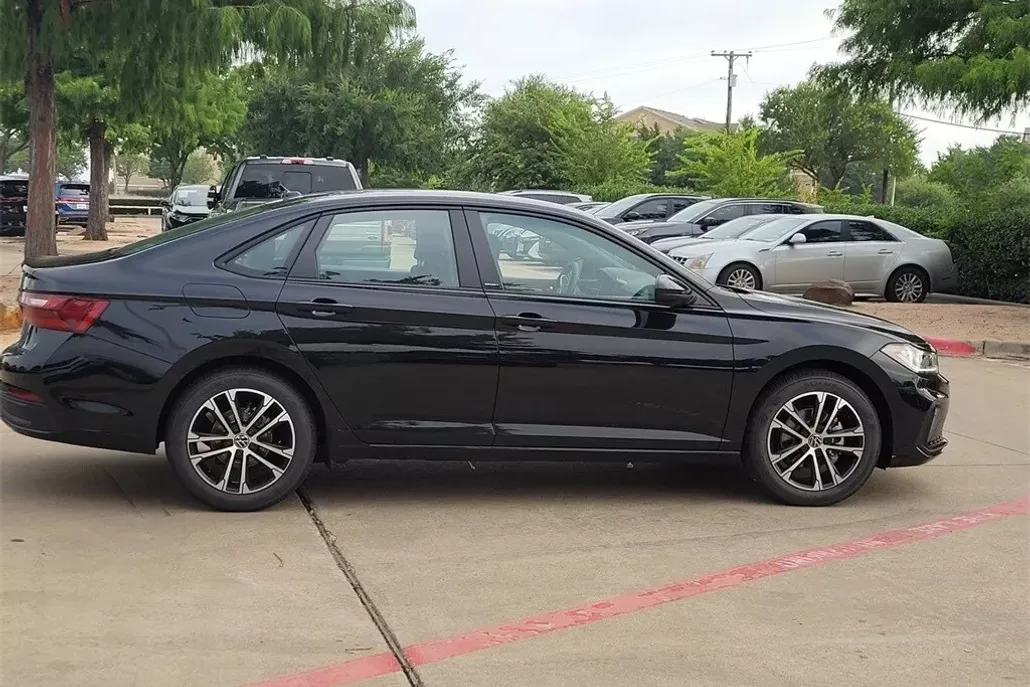 2025 Volkswagen Jetta 1.5T Sport photo 1