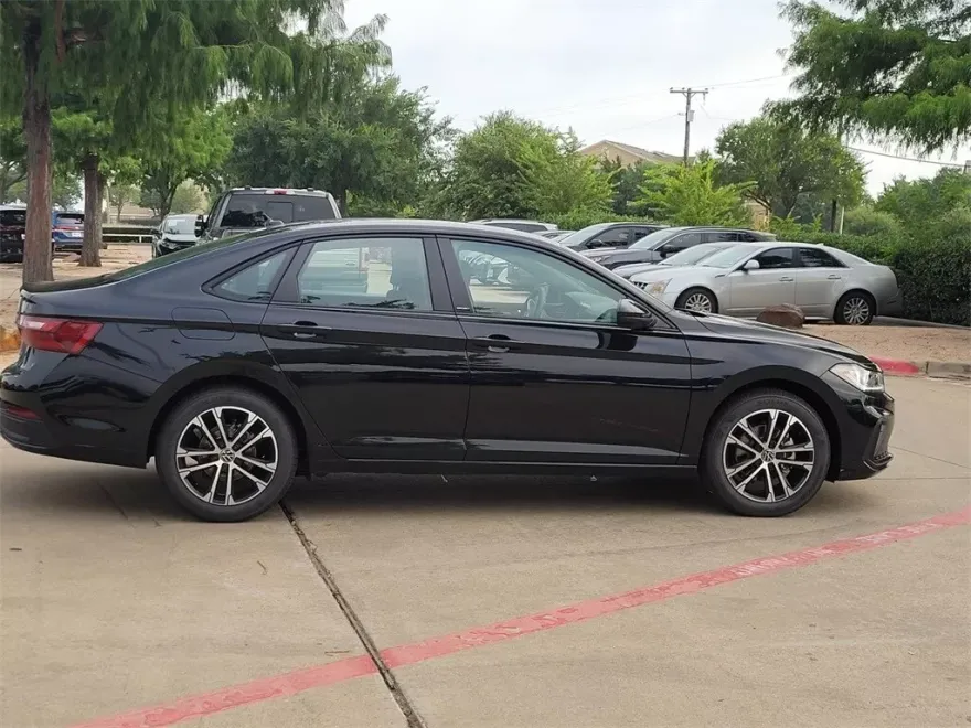 2025 Volkswagen Jetta 1.5T Sport photo 1