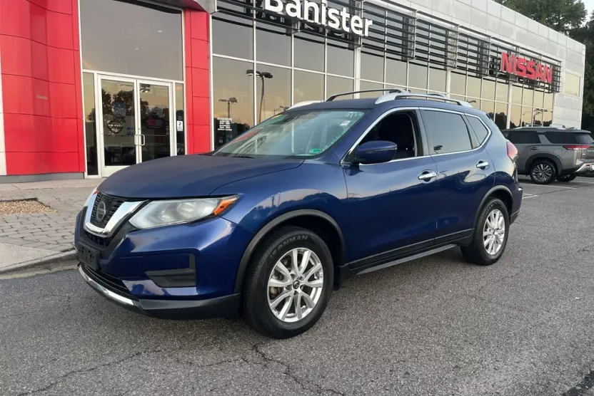 2020 Nissan Rogue SV photo 1
