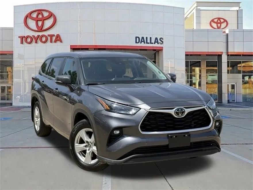 2024 Toyota Highlander LE photo 1