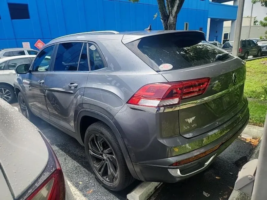 2021 Volkswagen Atlas Cross Sport V6 SE Technology photo 1