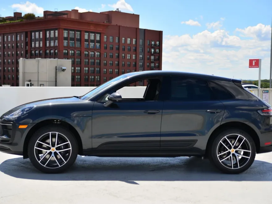 2026 Porsche Macan T photo 1