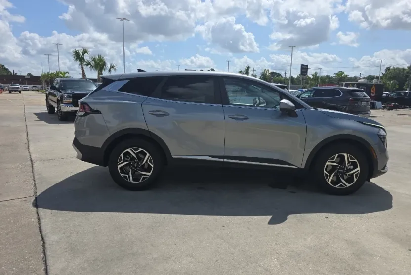 2024 Kia Sportage LX photo 1