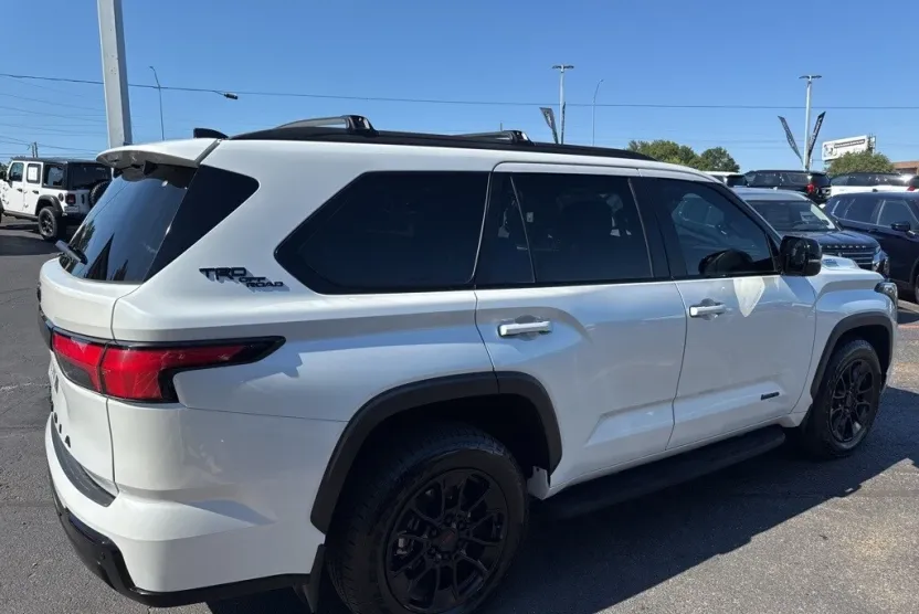 2024 Toyota Sequoia photo 1