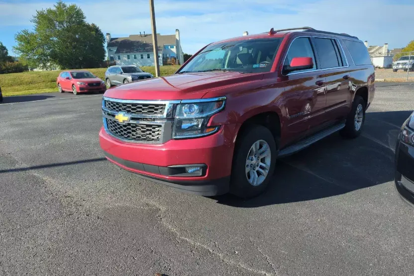 2015 Chevrolet Suburban LT photo 1