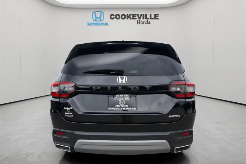 2023 Honda Pilot Touring photo 1