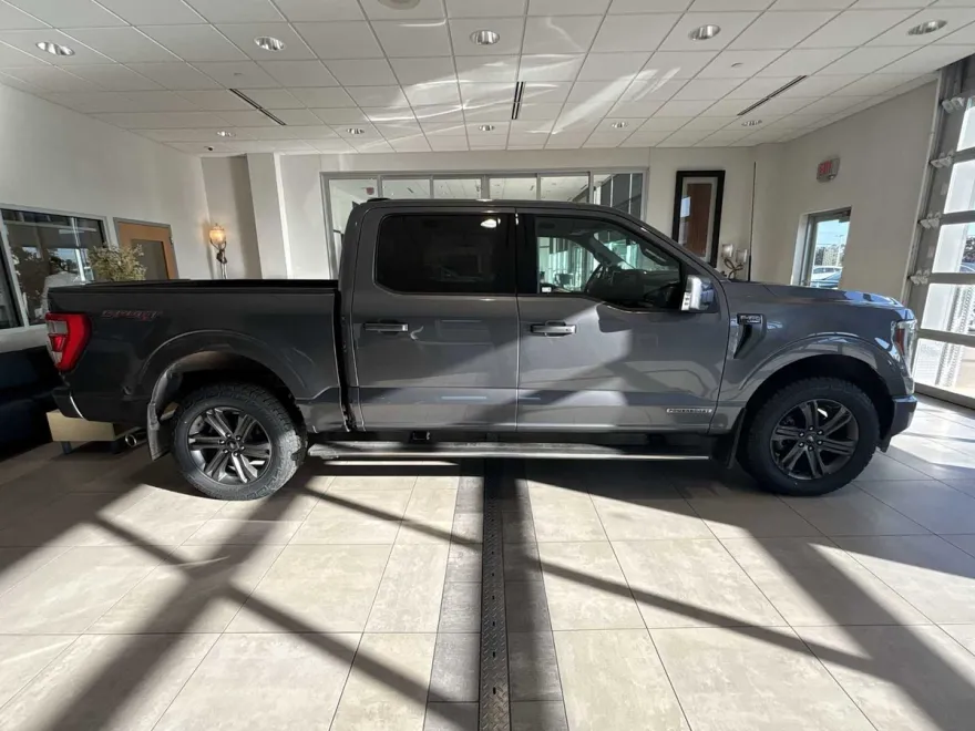 2023 Ford F-150 Lariat photo 1