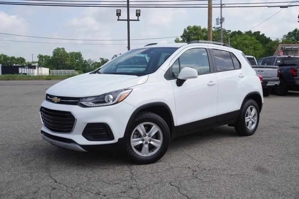 2022 Chevrolet Trax LT photo 1