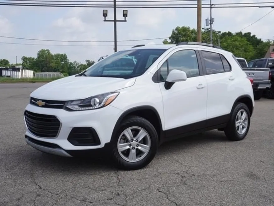 2022 Chevrolet Trax LT photo 1