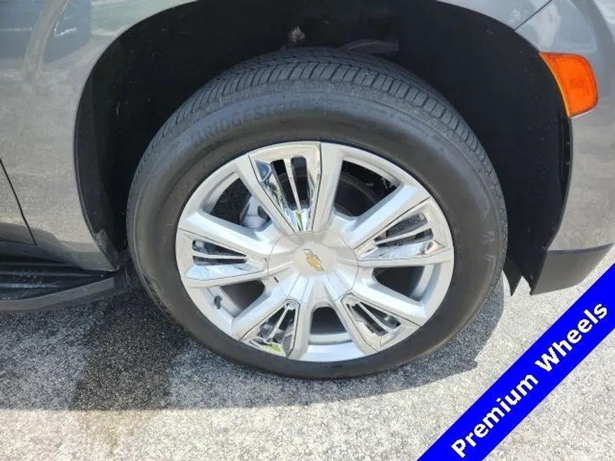 2021 Chevrolet Suburban High Country photo 1