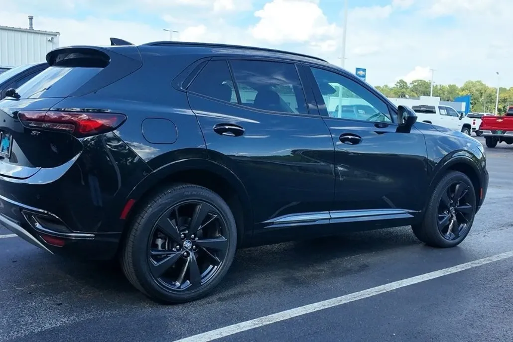 2023 Buick Envision Essence photo 1