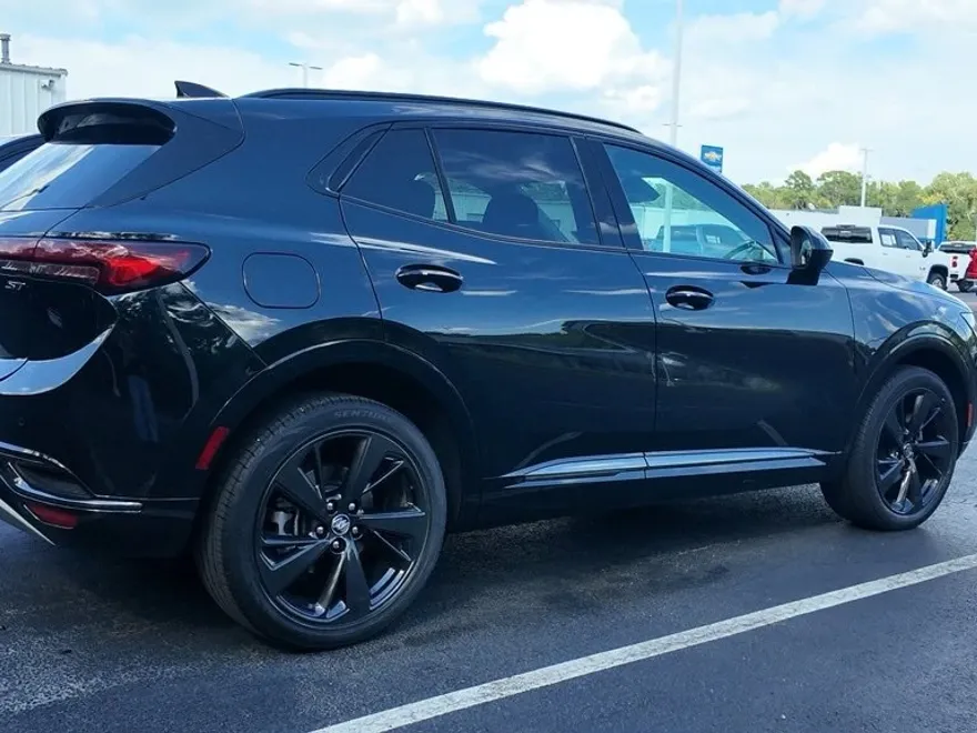 2023 Buick Envision Essence photo 1