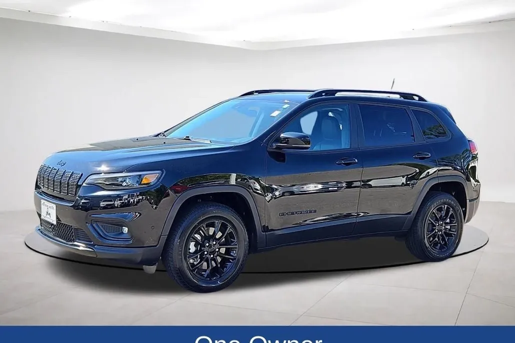 2023 Jeep Cherokee Altitude photo 1