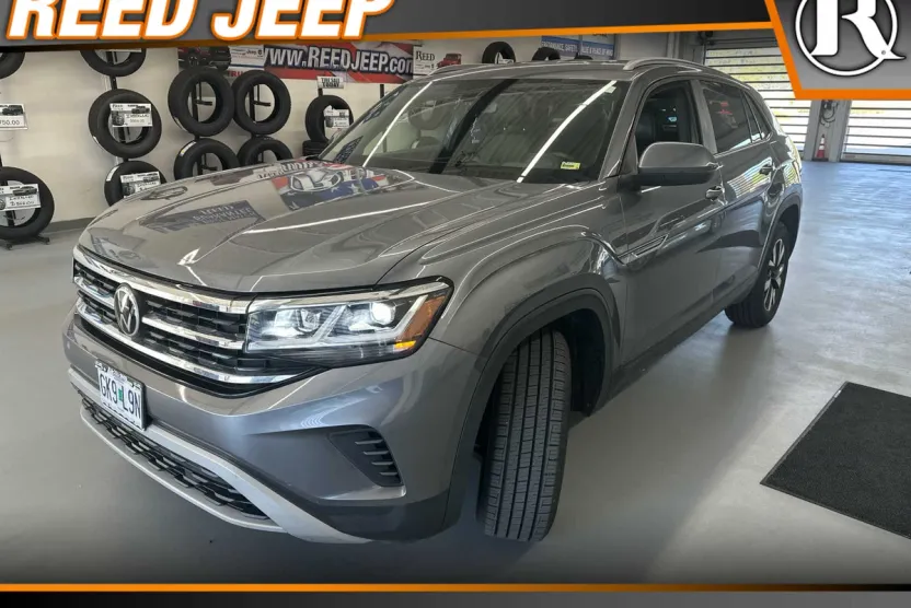 2022 Volkswagen Atlas Cross Sport SE photo 1
