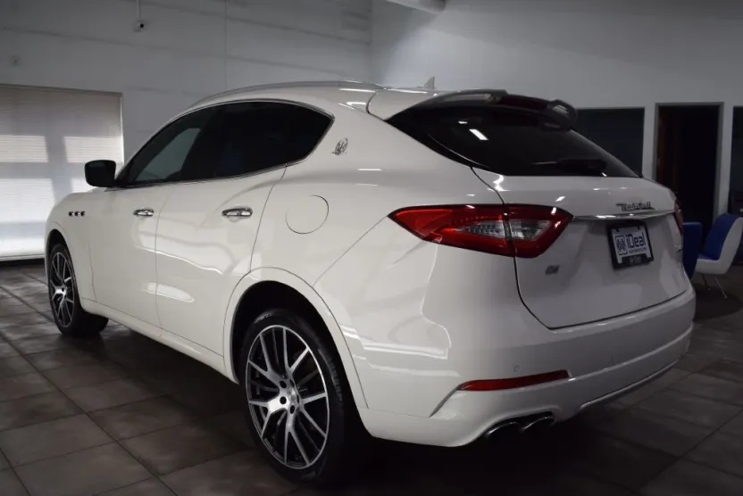 2017 Maserati Levante photo 1