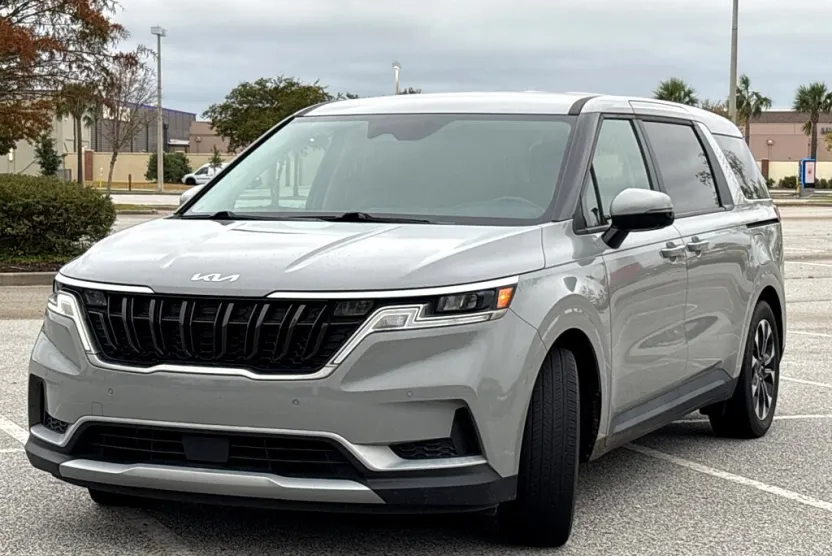 2024 Kia Carnival EX photo 1