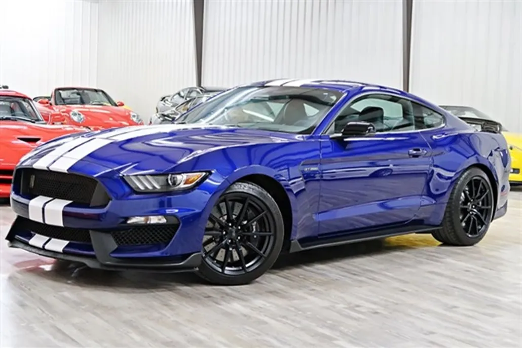 2016 Ford Mustang photo 1