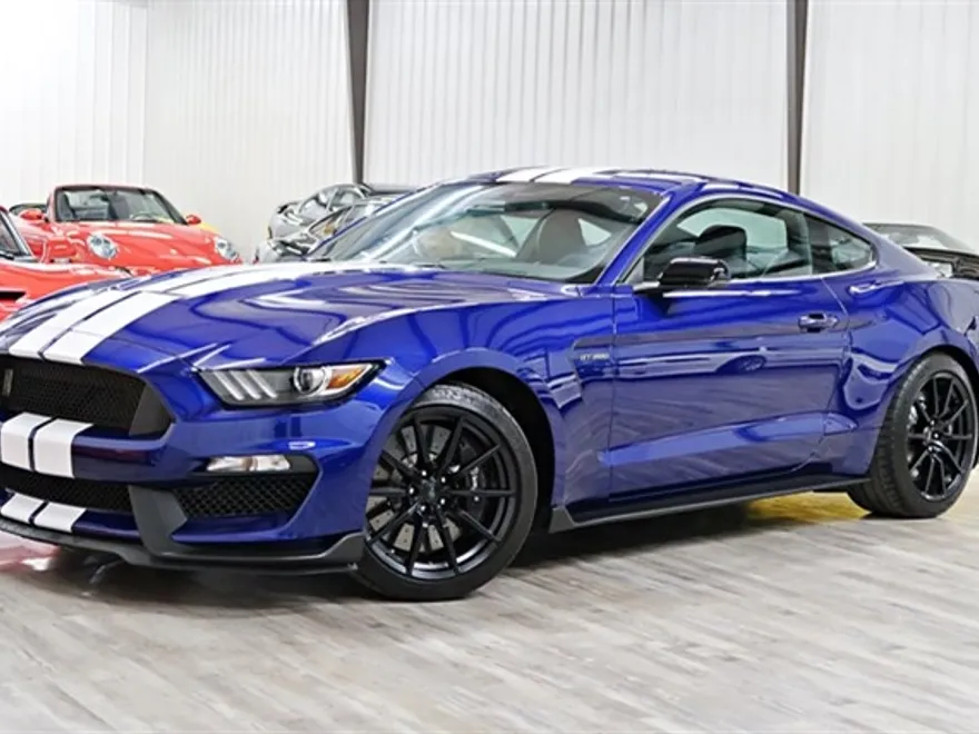 2016 Ford Mustang photo 1