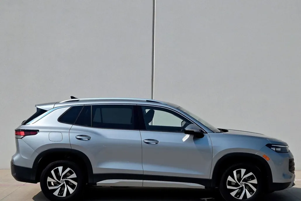 2025 Volkswagen Tiguan S photo 1