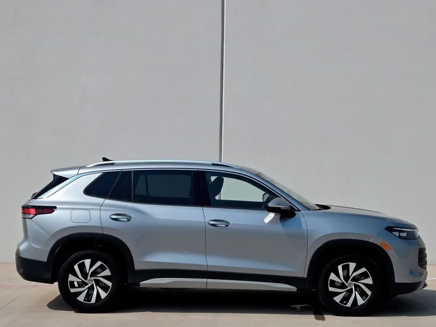 2025 Volkswagen Tiguan S photo 1