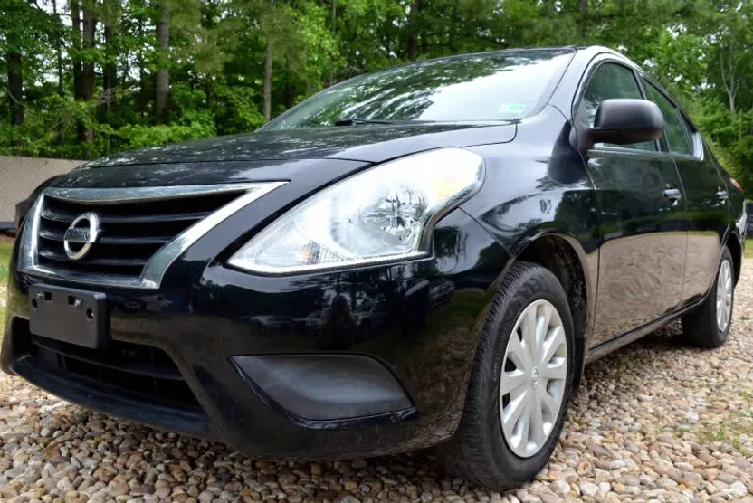 2015 Nissan Versa 1.6 S photo 1