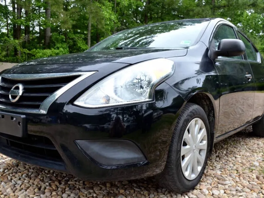 2015 Nissan Versa 1.6 S photo 1