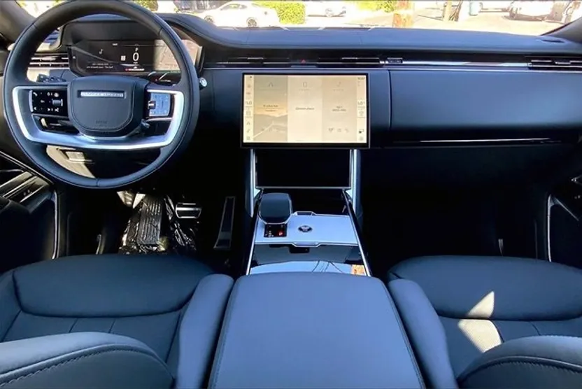 2025 Land Rover Range Rover SE photo 1