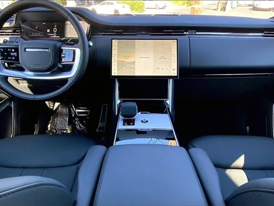 2025 Land Rover Range Rover SE photo 1