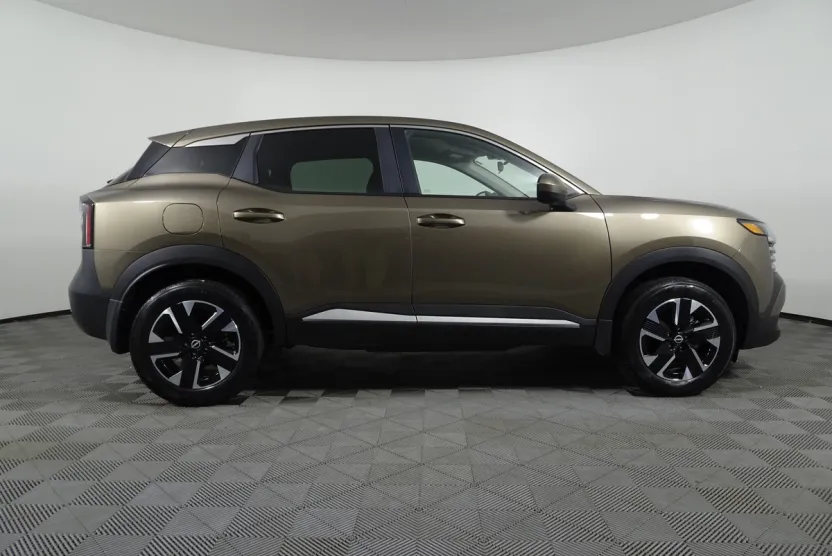 2025 Nissan Kicks SV photo 1