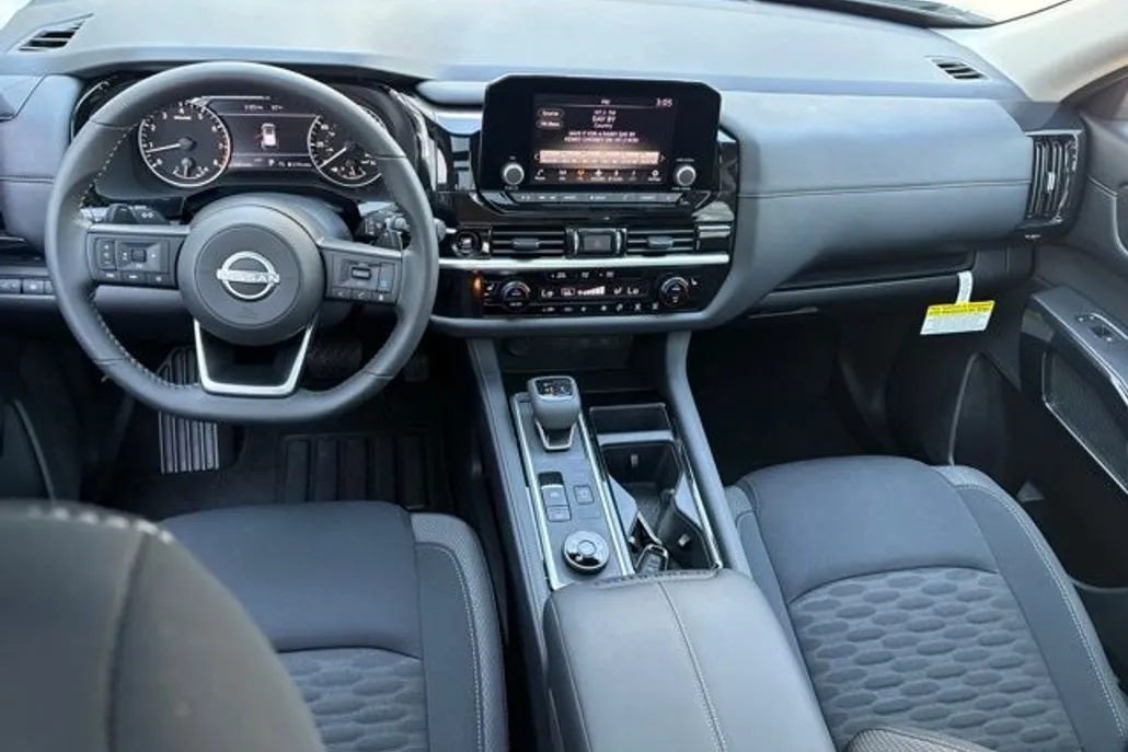 2025 Nissan Pathfinder SV photo 1