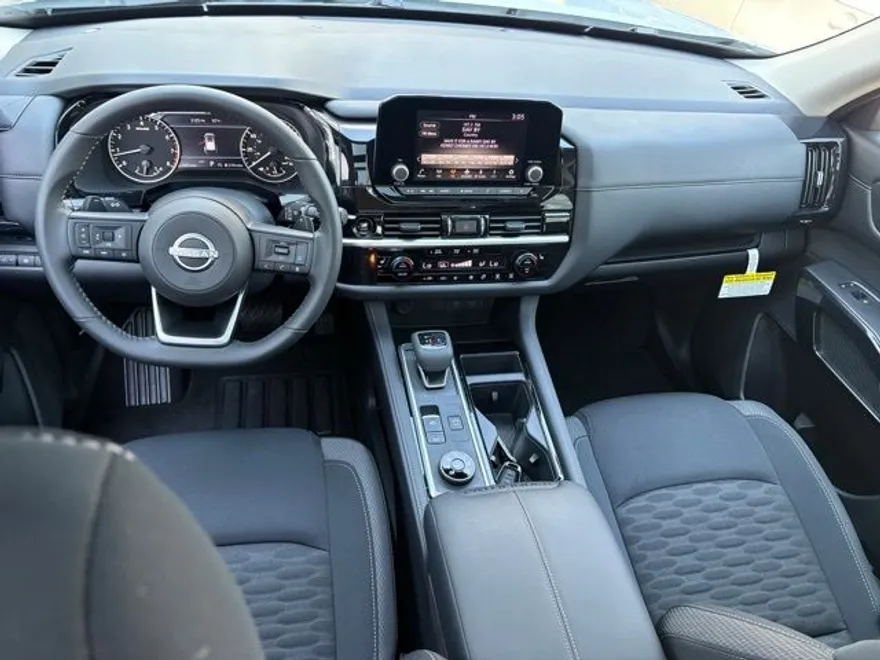 2025 Nissan Pathfinder SV photo 1