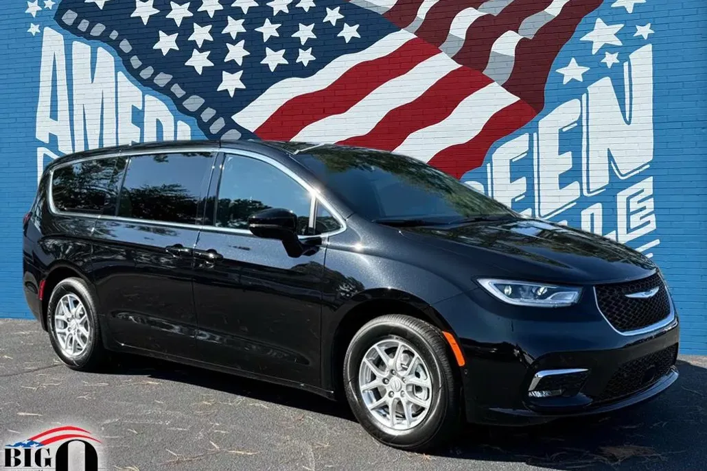 2025 Chrysler Pacifica photo 1