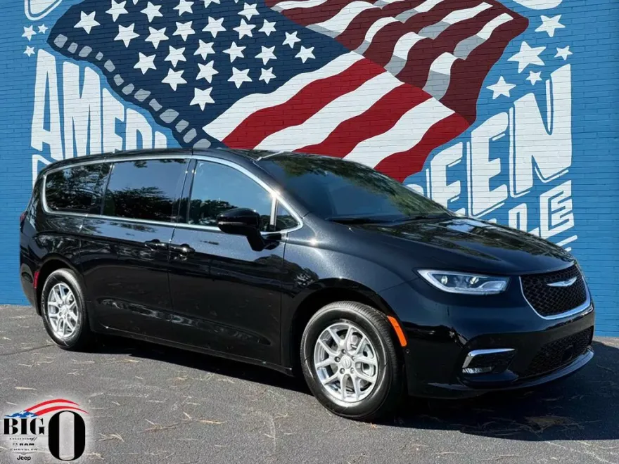 2025 Chrysler Pacifica photo 1