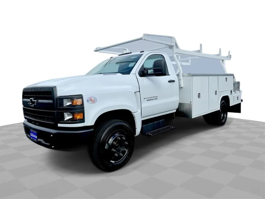 2023 Chevrolet Silverado 6500HD Work Truck photo 1