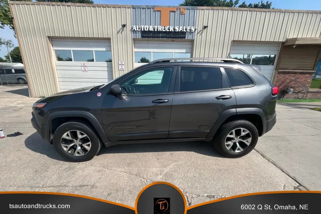 2016 Jeep Cherokee Trailhawk photo 1