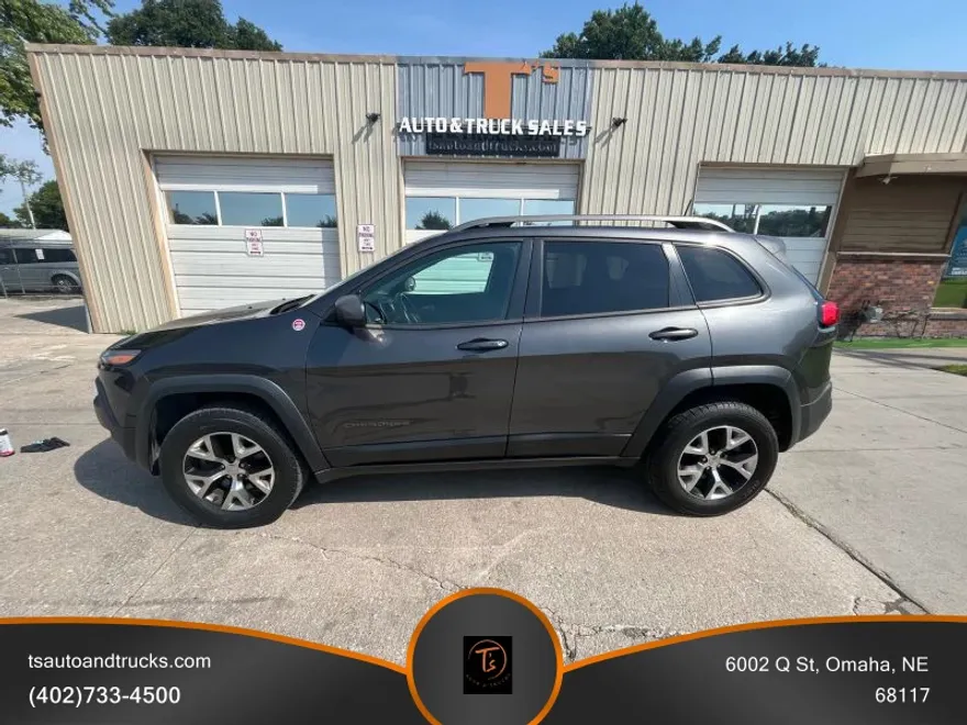 2016 Jeep Cherokee Trailhawk photo 1