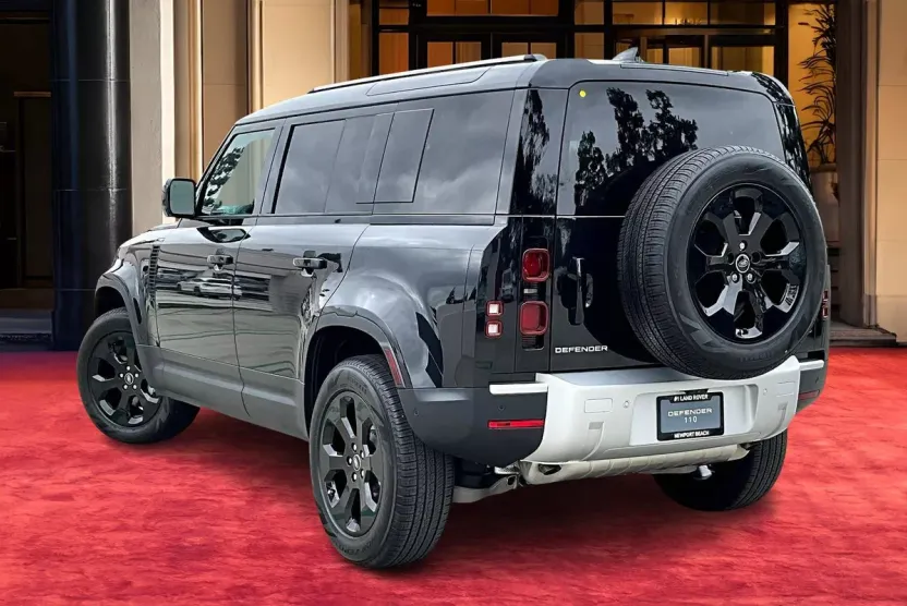 2025 Land Rover Defender 110 S photo 1
