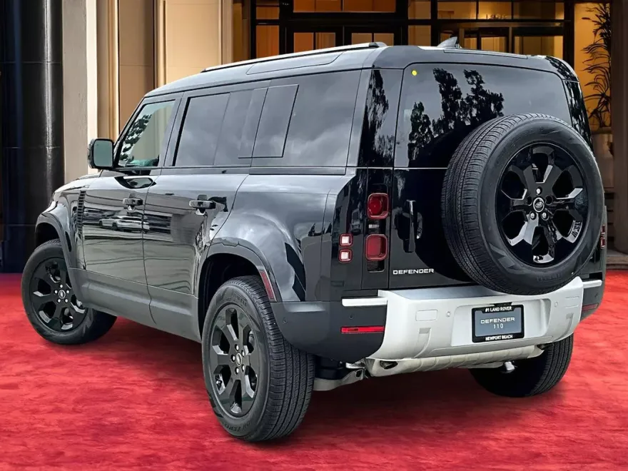 2025 Land Rover Defender 110 S photo 1