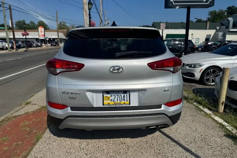 2018 Hyundai Tucson Value Sport photo 1